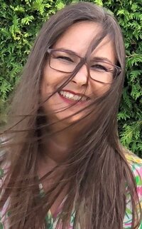 Grinsen Michaela Sulzbacher grinst vom Winde verweht